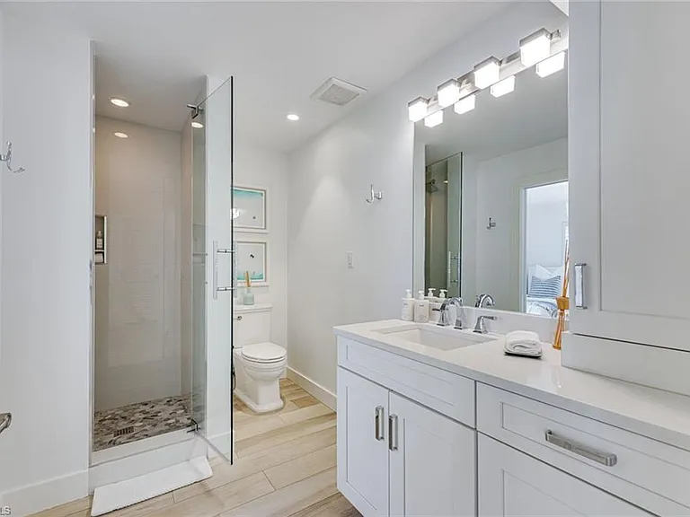 225 5th Ave S #104 — Photo 21