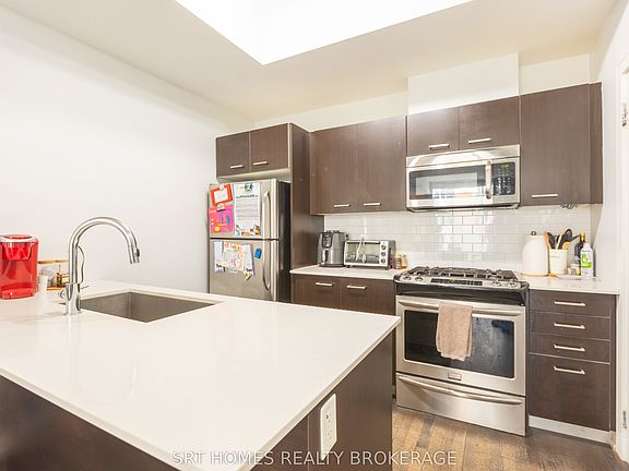 4th image of 1321 Gerrard St E #3