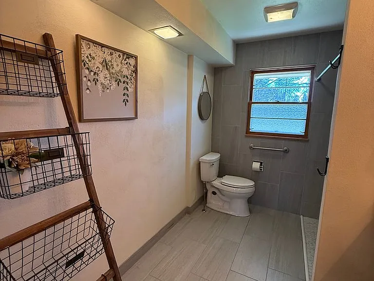 7734 E Rockton Rd — Photo 10