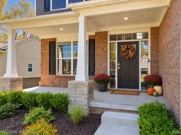 855 Preserve Ln, White Lake, MI 48386