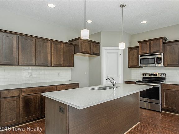 4th image of 1203 NW Orchard Dr