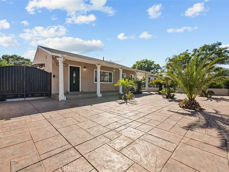 11252 Saticoy St — Photo 30