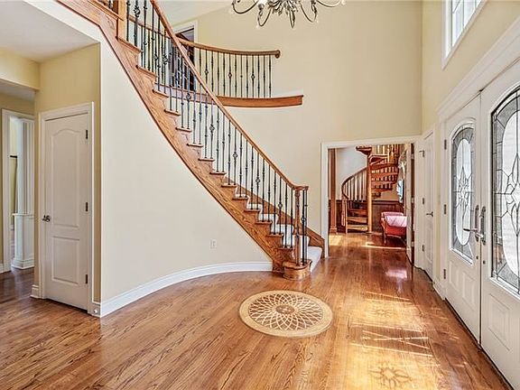 4th image of 707 Parkview Dr