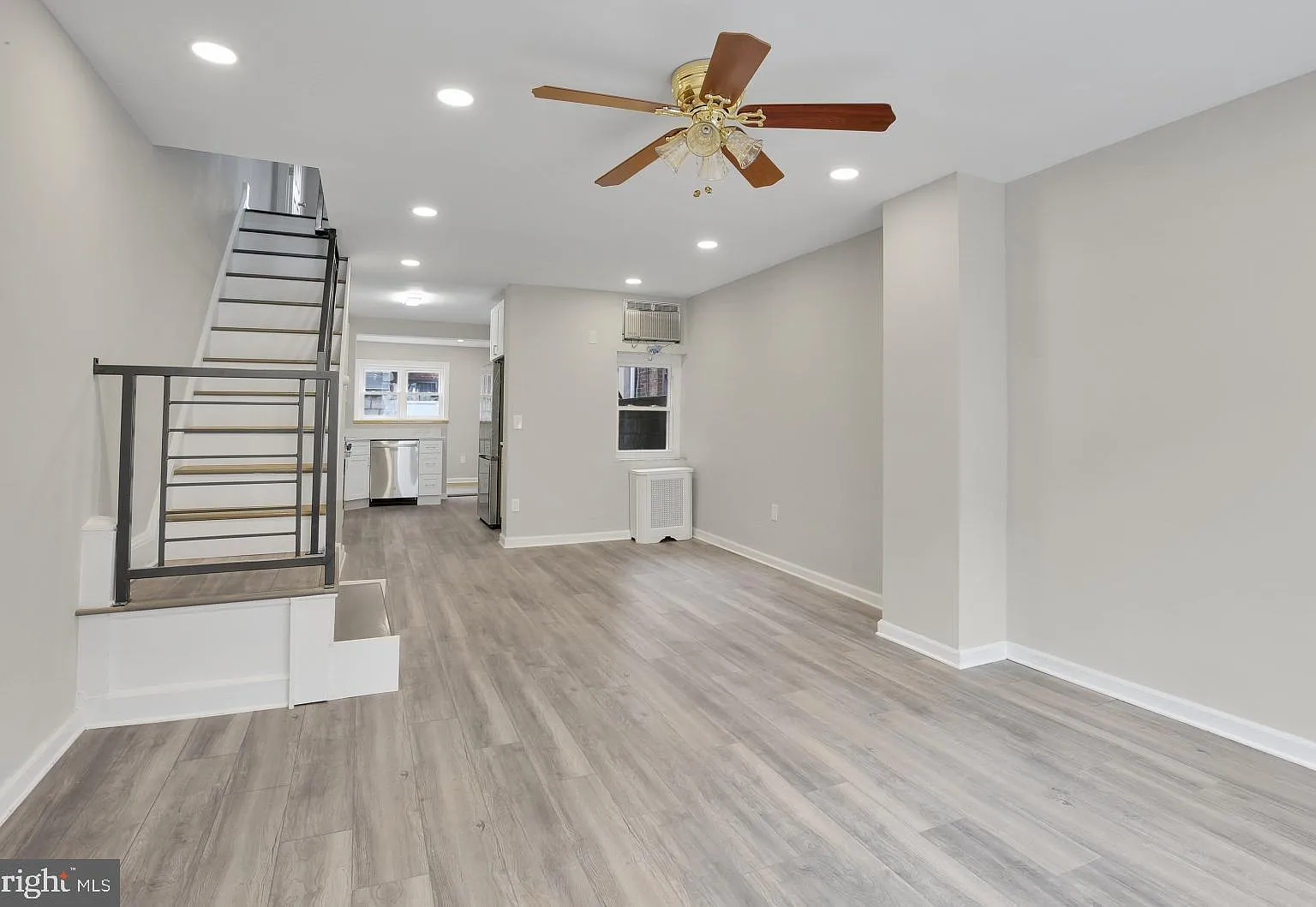 3 bed, 1400 sqft, $2,095 — Photo 4