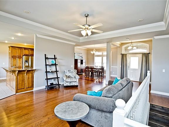 4th image of 20 Guilford Dr