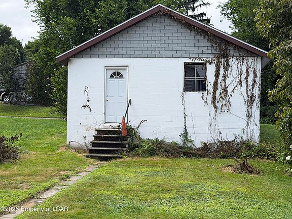 3rd image of 165 Mill St