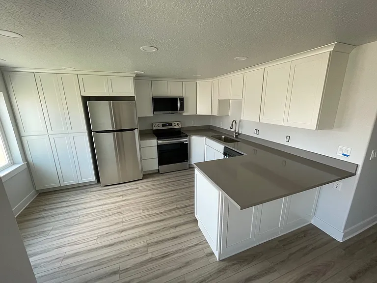 946 N Olson Dr #BASEMENT — Photo 1