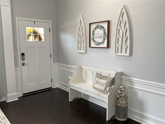 3rd image of 116 Wallnut Hall Cir