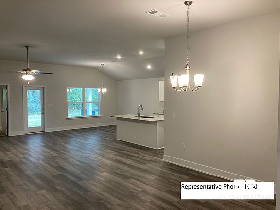 3rd image of 656 Mayflower Dr