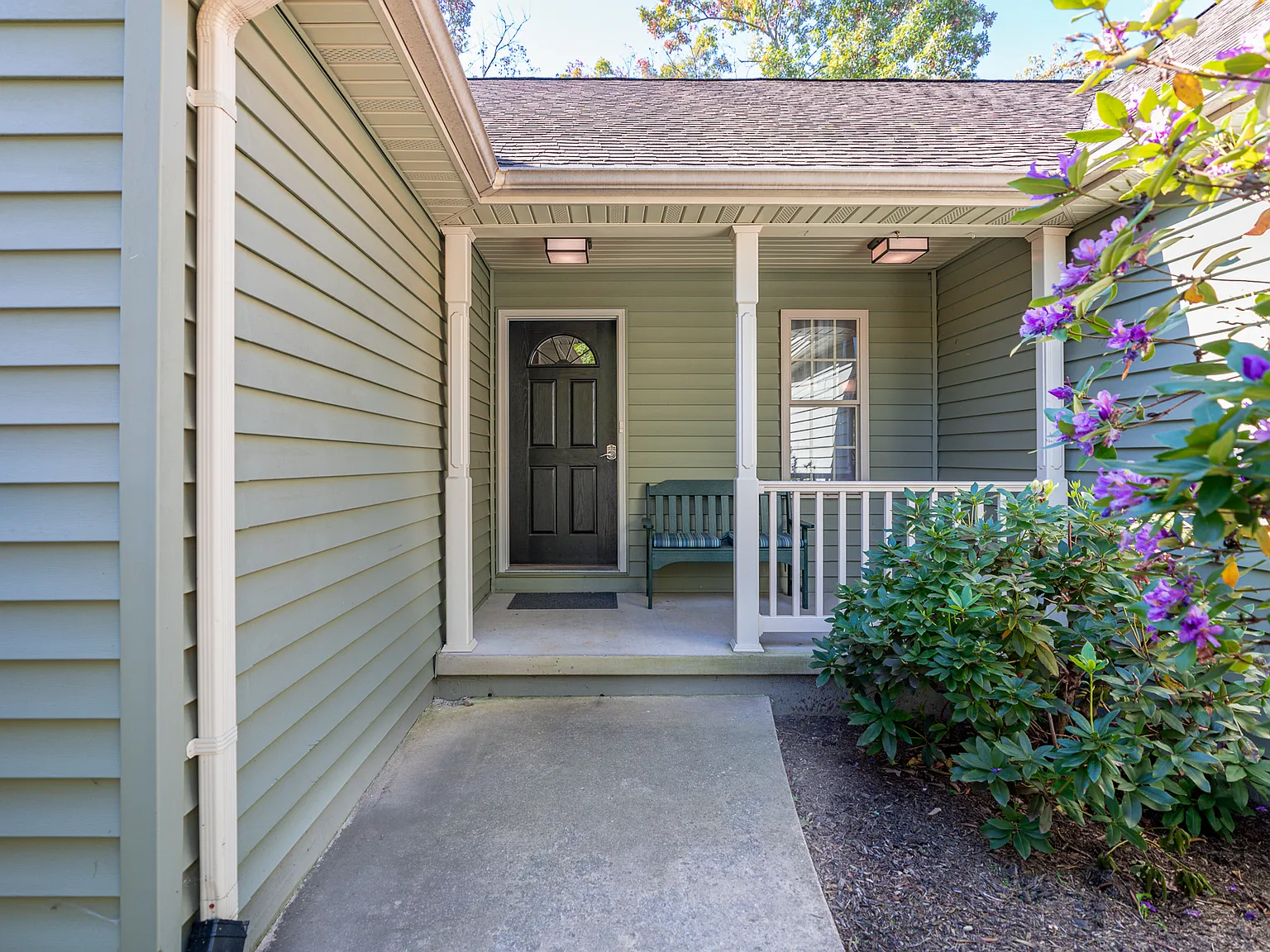 4 bed, 1777 sqft, $2,849 — Photo 2
