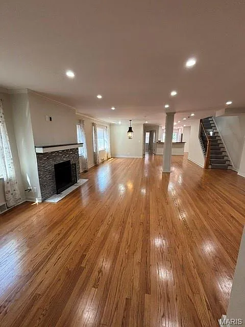 3 bed, 2.5 bath, 1940 sqft, $3,195 — Photo 2