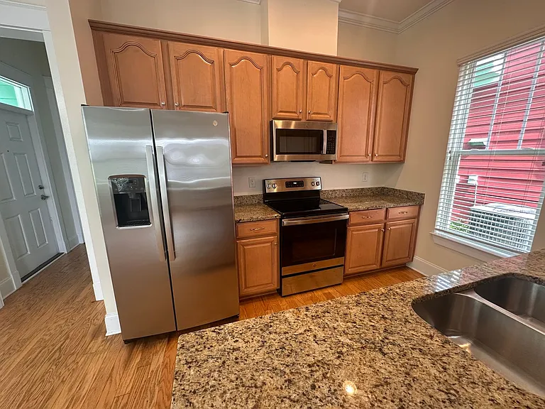754 Murray Ave — Photo 9