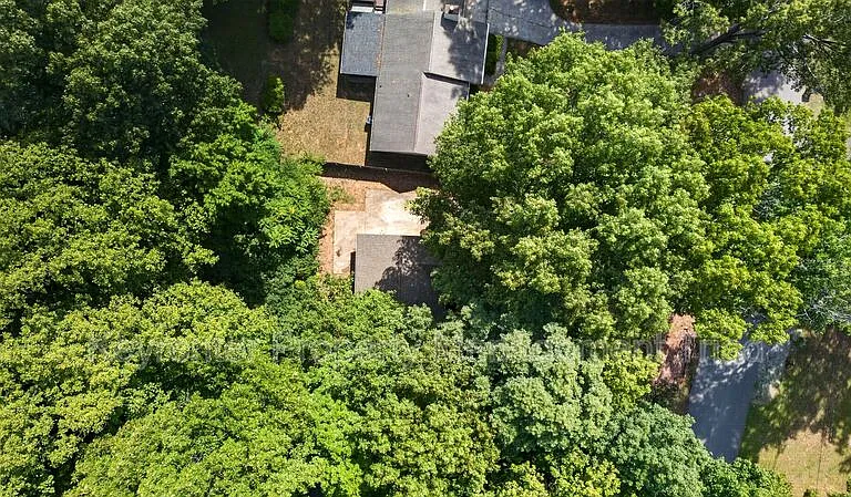 151 Laura Ave — Photo 30