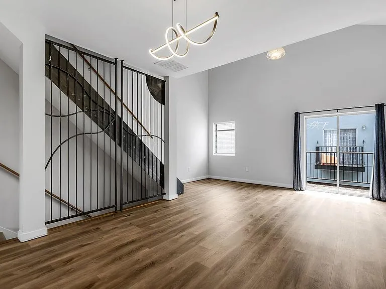 110 Moreland Ave SE #F — Photo 3