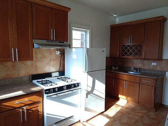4th image of 126 Park Hill Ave APT 2F