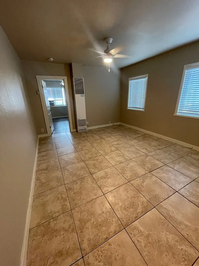 Charming Private Apartment in Welcoming Triplex Great Location! — Photo 3