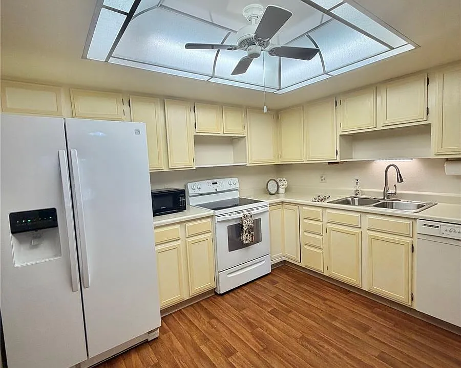 13890 E Marina Dr #305