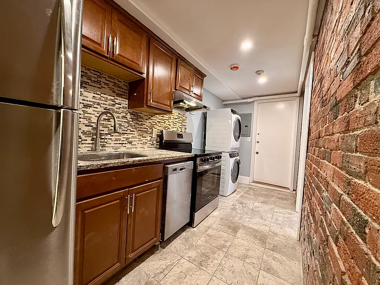 112 Keene St #3B — Photo 3