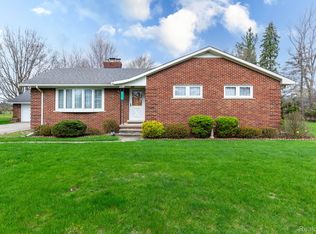 29110 Olmstead Rd, Flat Rock, MI 48134
