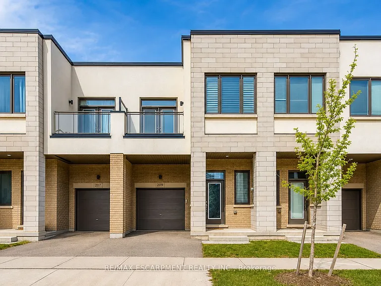 209 Fowley Dr — Photo 1