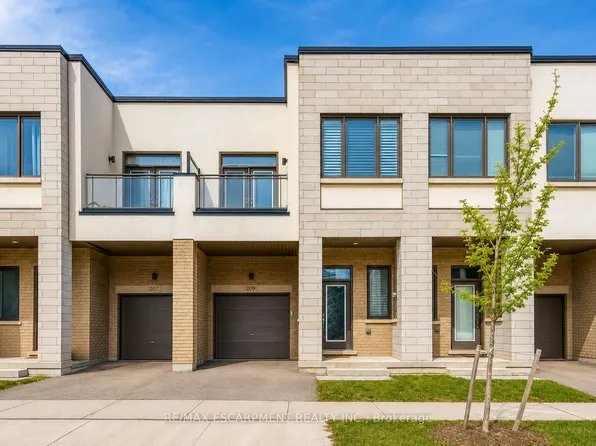 209 Fowley Dr, Oakville, ON L6H 0P3