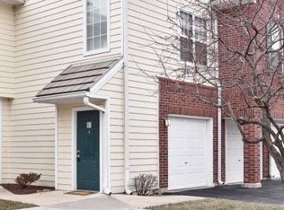 11626 Tomahawk Creek Pkwy APT D, Leawood, KS 66211