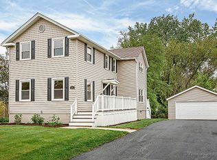 1511 Avery Ave, Wheaton, IL 60187