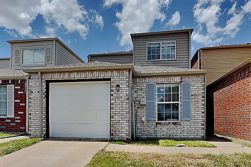 905 Fairbanks Cir
