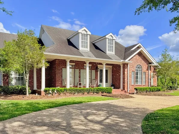 600 Techeview Dr, Berwick, LA 70342
