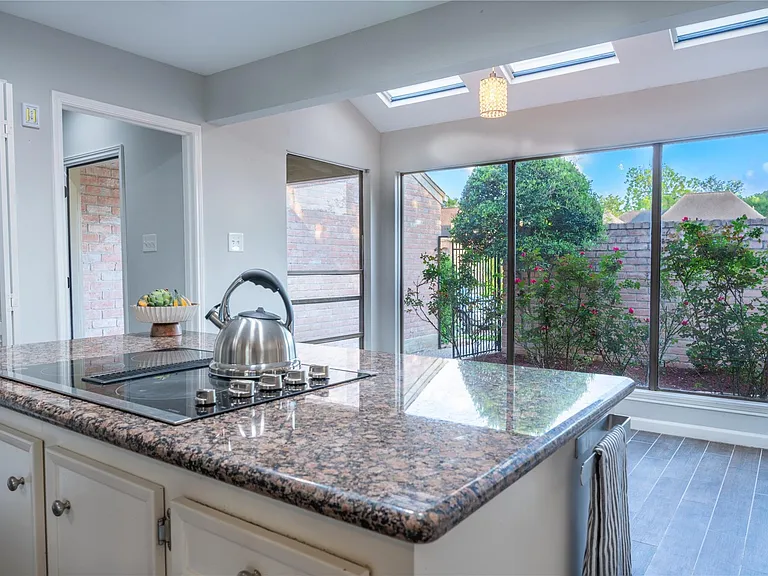 12226 Ravenmoor Dr — Photo 7