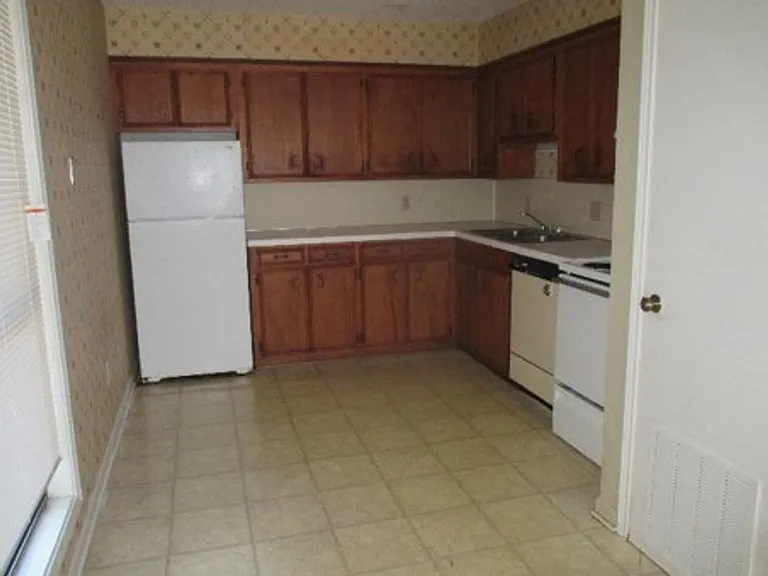 3017 Courtney Ave — Photo 3