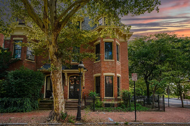 52 Mattoon St #1