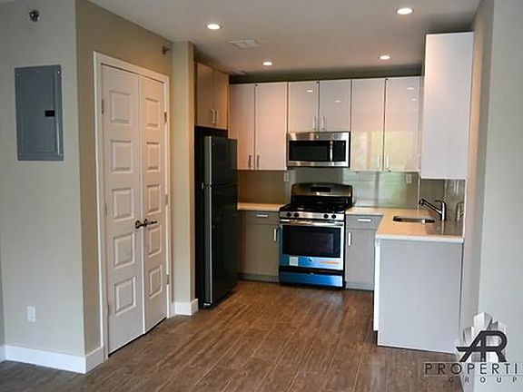 3rd image of 190-05 Hillside Ave #304