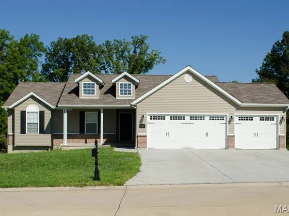 175 Rivers Edge Dr, Moscow Mills, MO 63362