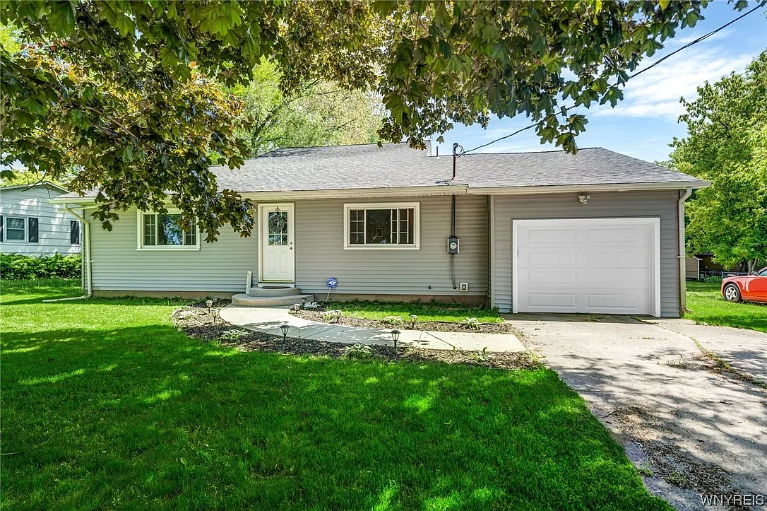 552 Irving Dr photo 1