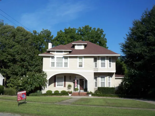 825 Sampson Ave, Dyersburg, TN 38024