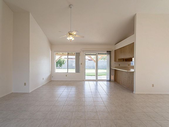 3rd image of 1051 E Sequoia Dr