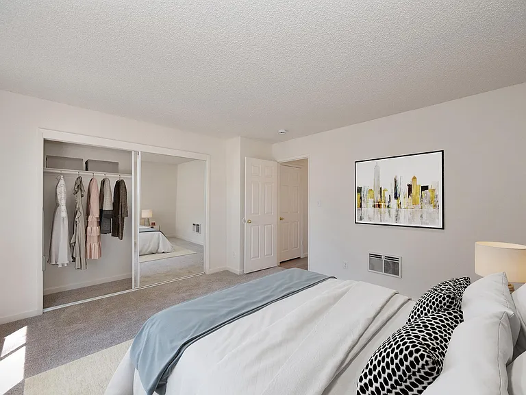 The Redwoods Apartments — Photo 8
