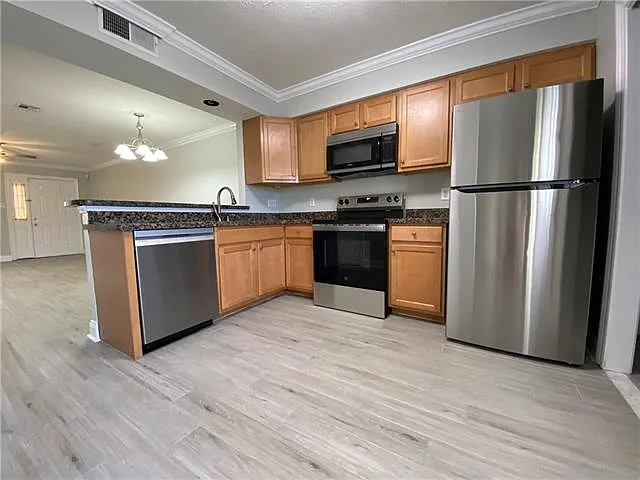 335 Deckbar Ave #B — Photo 8