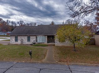 4711 Stonegate Dr, Newburgh, IN 47630