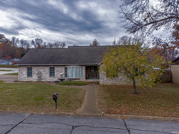4711 Stonegate Dr, Newburgh, IN 47630