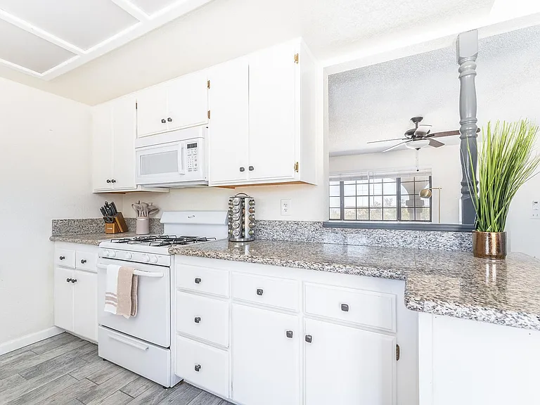 6624 Bermuda Ave — Photo 8