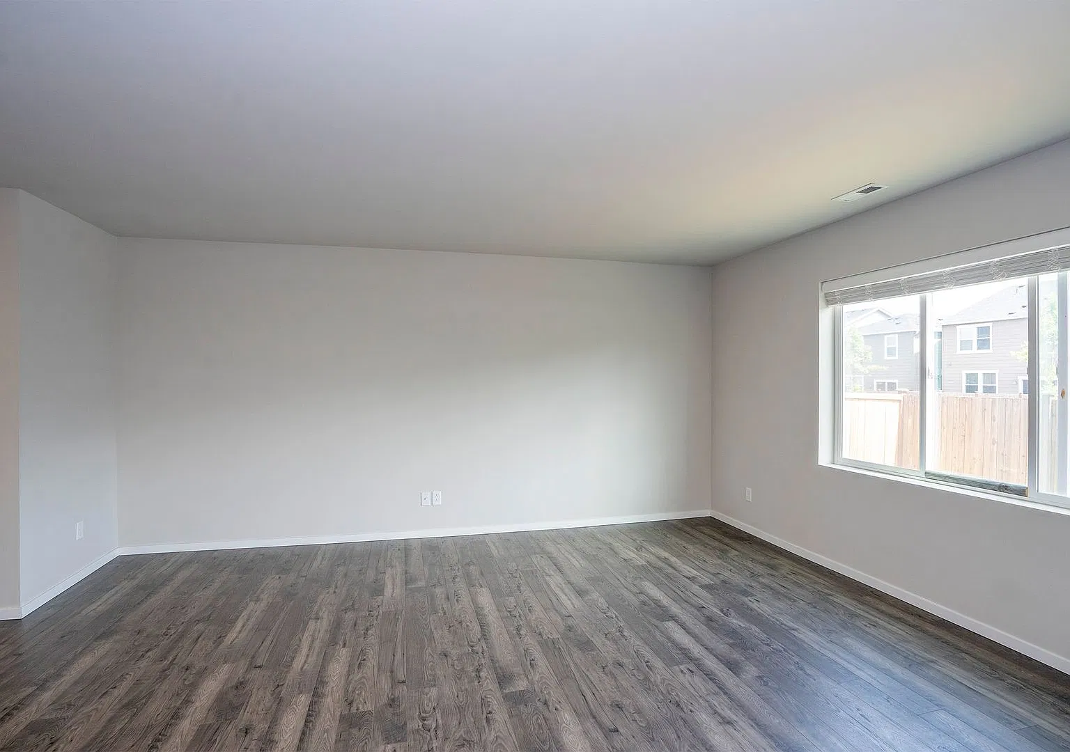 Beautiful 4-Bedroom Puyallup Home with Fenced Yard, Mt. Rainier Views & Modern Finishes — Photo 3