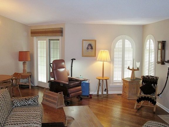 4th image of 5200 N Knoxville Ave APT 301N