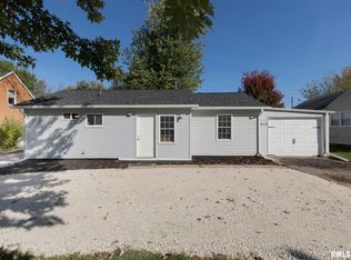 812 5th St, Colona, IL 61241