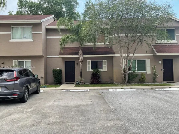 1209 Sussex Dr, Pompano Beach, FL 33068