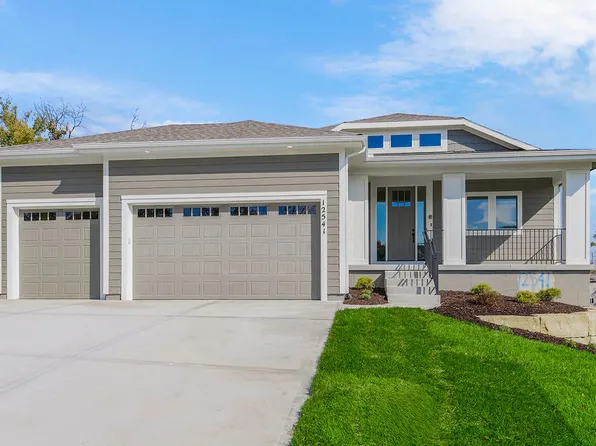 12541 S Hedge Ct, Olathe, KS 66061