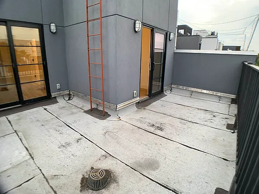 Rented by Tapiro Realty | media 18