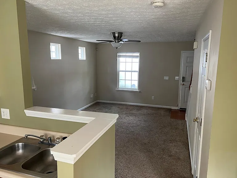 210 Oak Grove Ln — Photo 5
