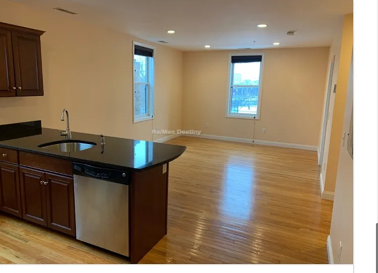 100 Fellsway West 204 — Photo 2